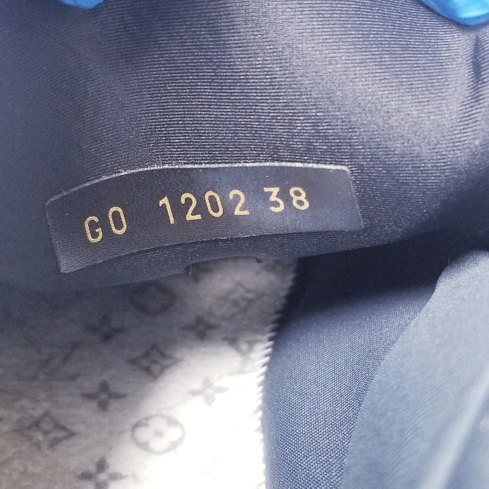 Louis Vuitton Navy and White Sneakers - Picture 5 of 7
